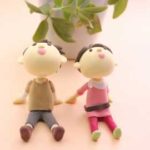 植物と二人の仲間のクレイアート