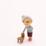 年配の女性のイラスト